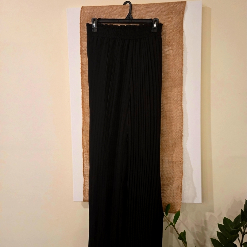 NWT Black pleated pants size Large